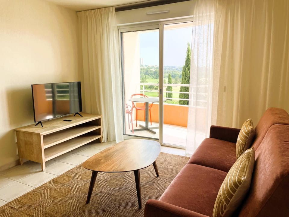 TV and multimedia, Balcony/Terrace, Seating area