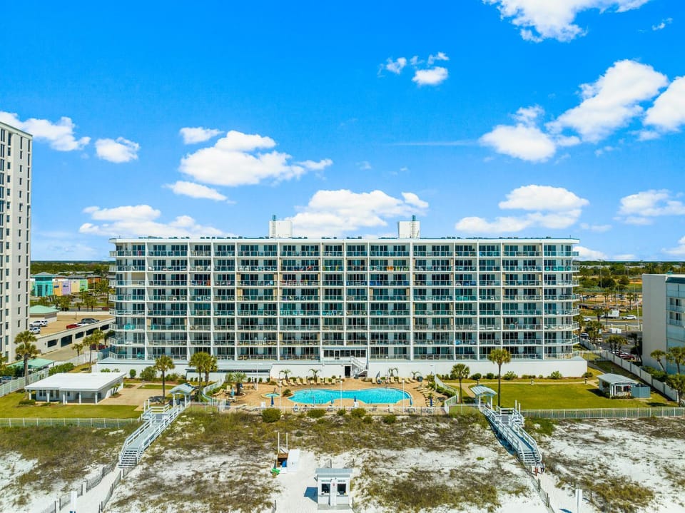 Property building, Day, Bird's eye view, Pool view, Swimming pool, Location