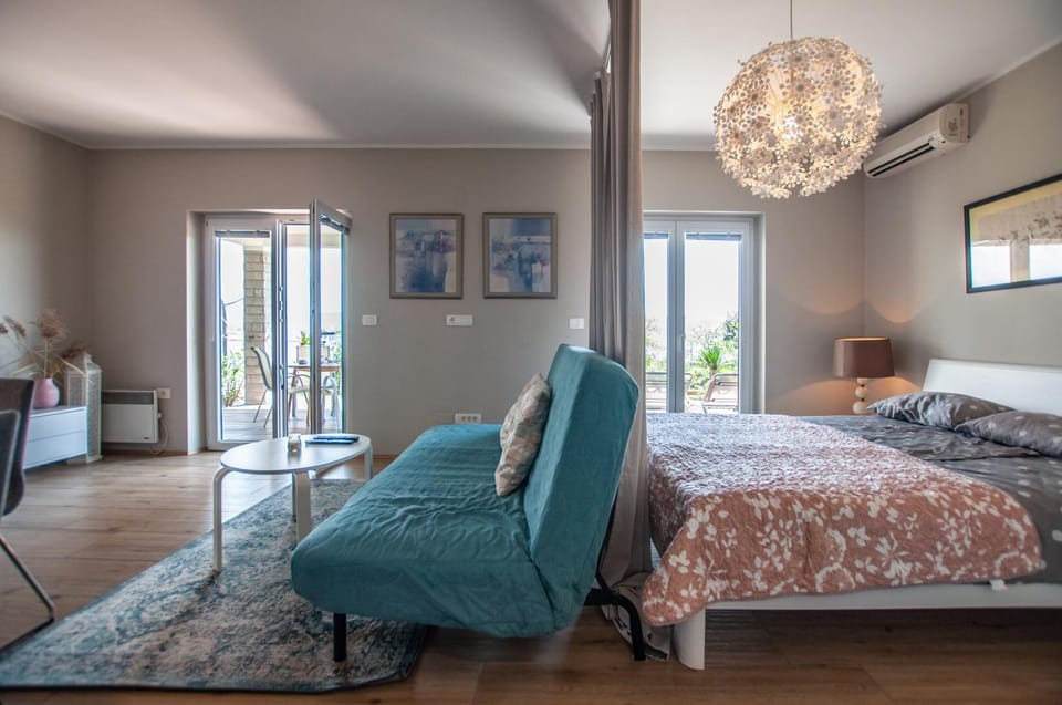 Bed, Photo of the whole room