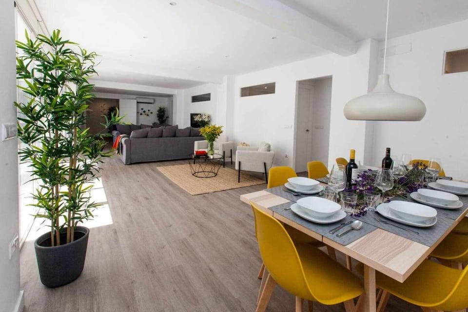 Communal lounge/ TV room, Living room, Dining area