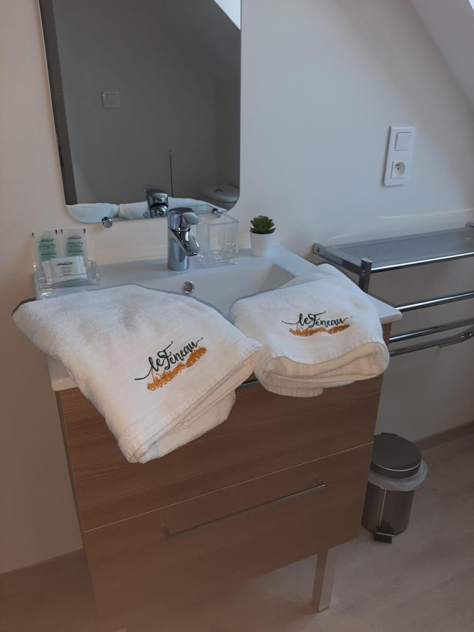 Bathroom, towels