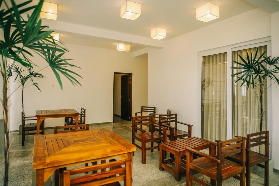 Seating area, Dining area