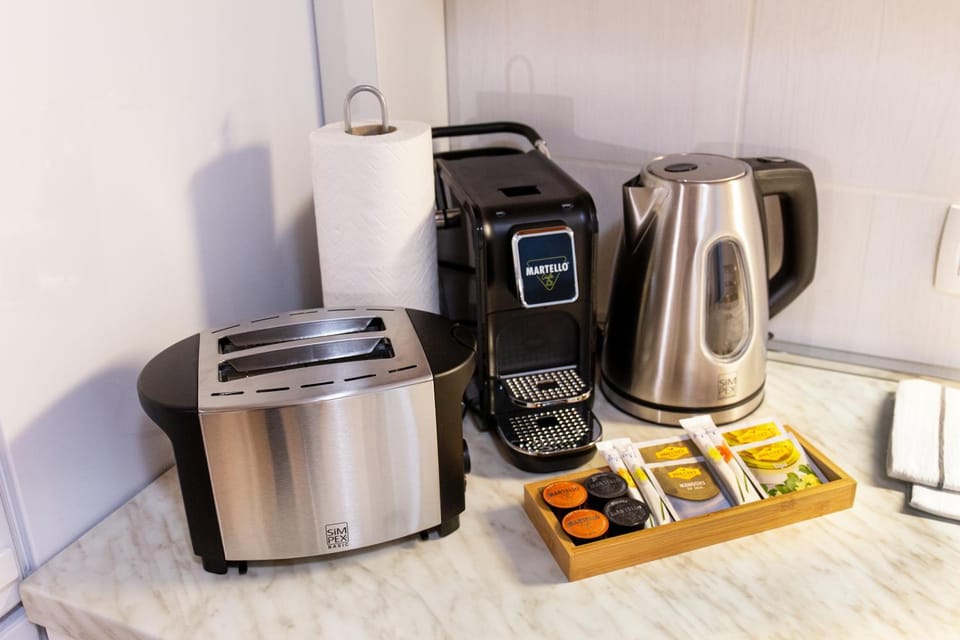 Coffee/tea facilities, Kitchen or kitchenette, Food and drinks, toaster, kitchen