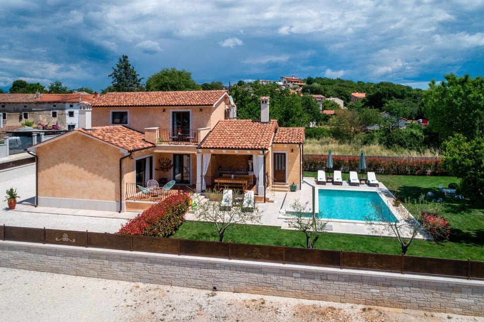 Patio, Off site, Bird's eye view, Garden, Balcony/Terrace, On site, Pool view, Area and facilities, Swimming pool, Swimming pool