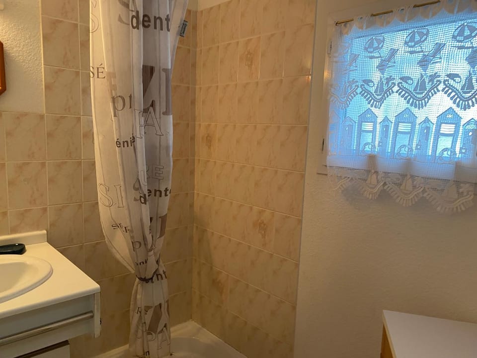 Appartement charmant avec jardin clos proche plage et centre-ville - FR-1-22-226 Apartment in La Tranche-sur-Mer