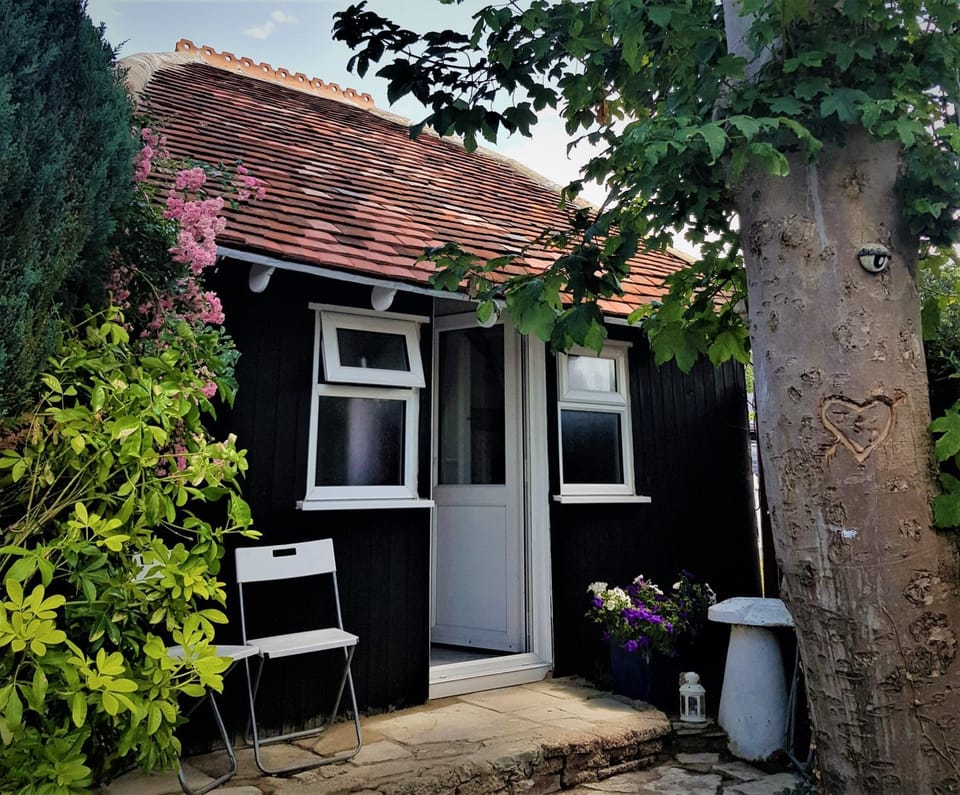 Property building, Patio, Facade/entrance