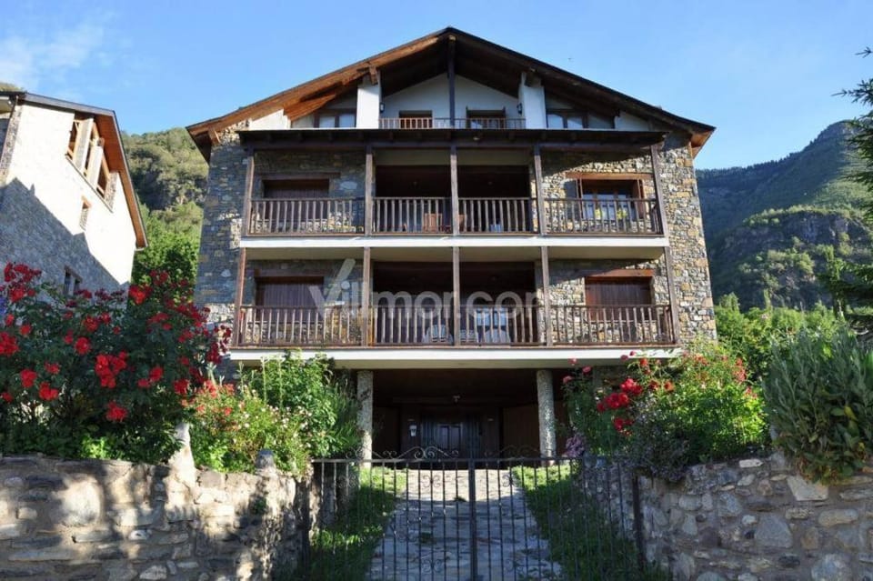 Property building, Natural landscape, Garden, View (from property/room), Balcony/Terrace, Garden view, Mountain view