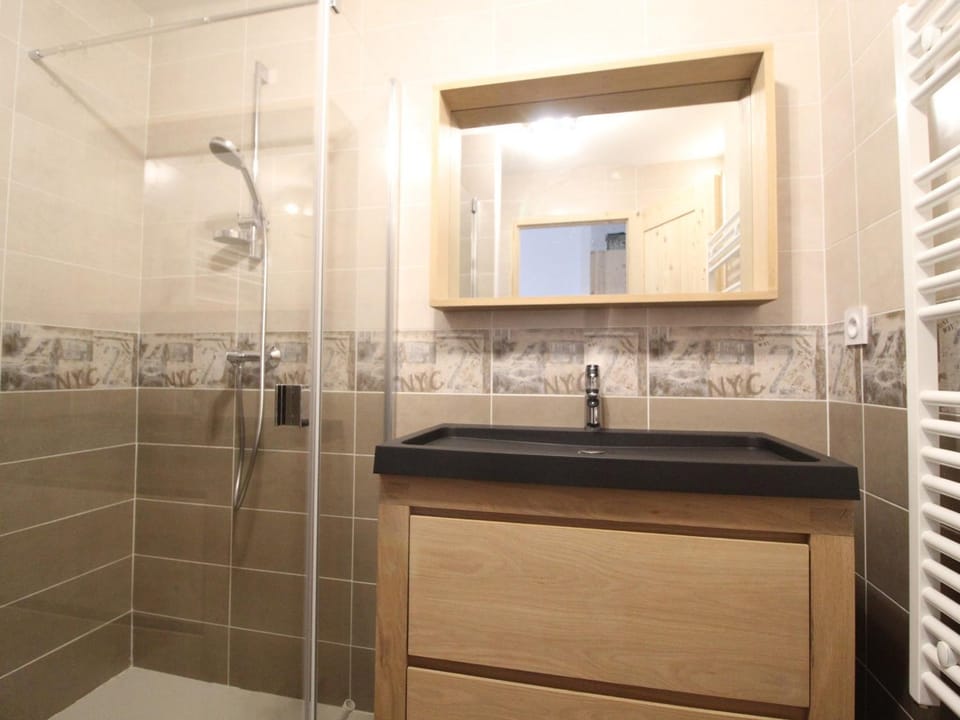 Appartement spacieux pour 8 personnes à Val Cenis Lanslevillard, proche des pistes et commodités Apartment in Auvergne-Rhône-Alpes