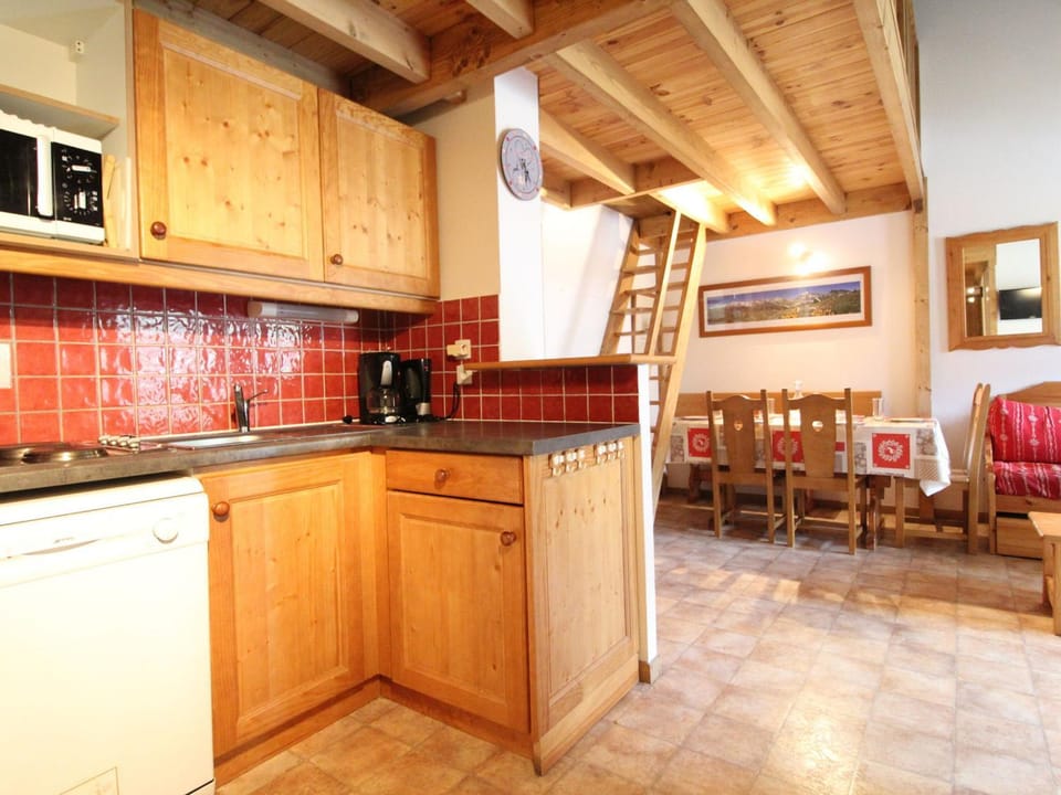 Appartement spacieux 6 pers au pied des pistes avec parking et Wi-Fi Apartment in Auvergne-Rhône-Alpes