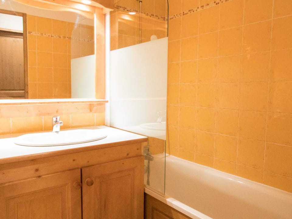 Appartement spacieux 6 pers au pied des pistes avec balcon et parking Apartment in Auvergne-Rhône-Alpes
