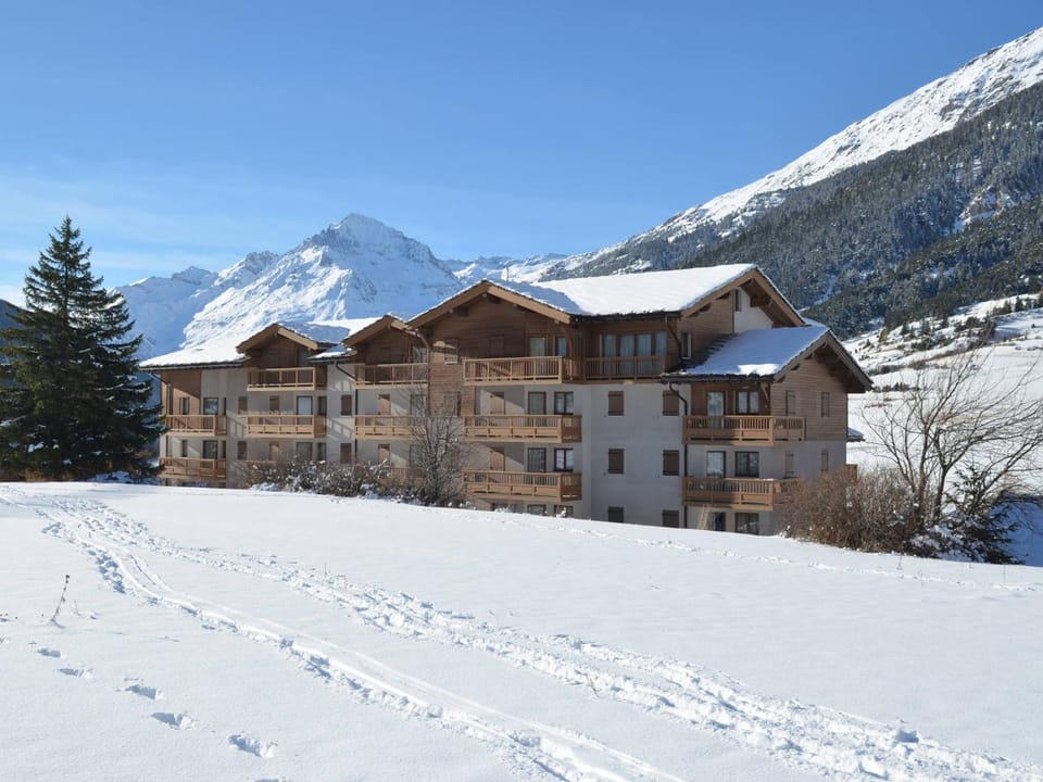 Appartement spacieux 6 pers au pied des pistes avec balcon et parking Apartment in Auvergne-Rhône-Alpes