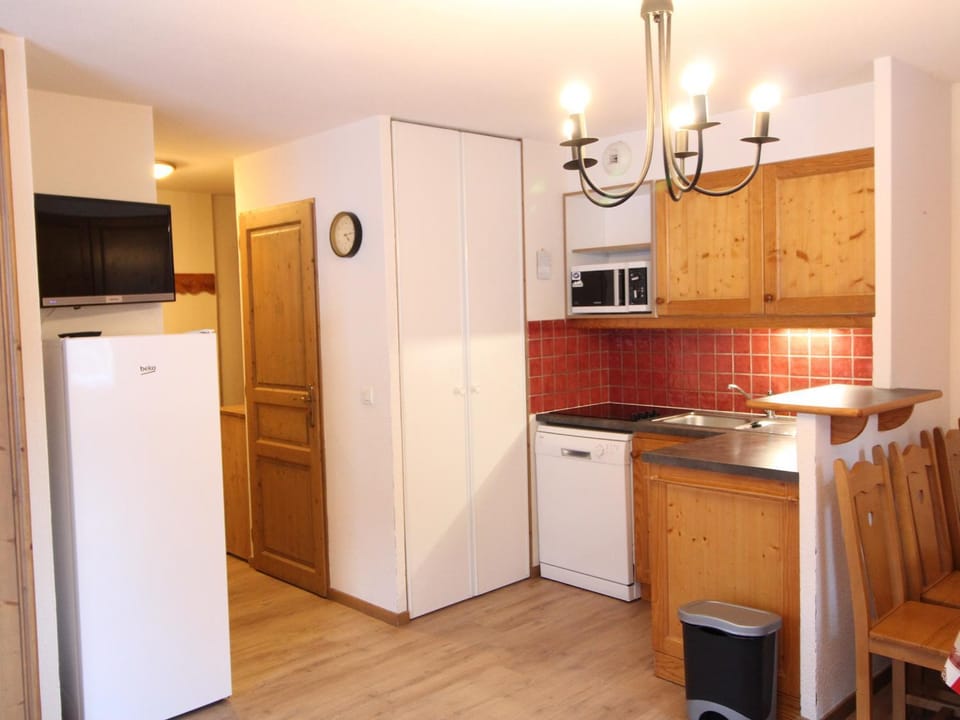 Appartement spacieux à Lanslevillard avec balcon et parking - FR-1-508-51 Apartment in Piedmont