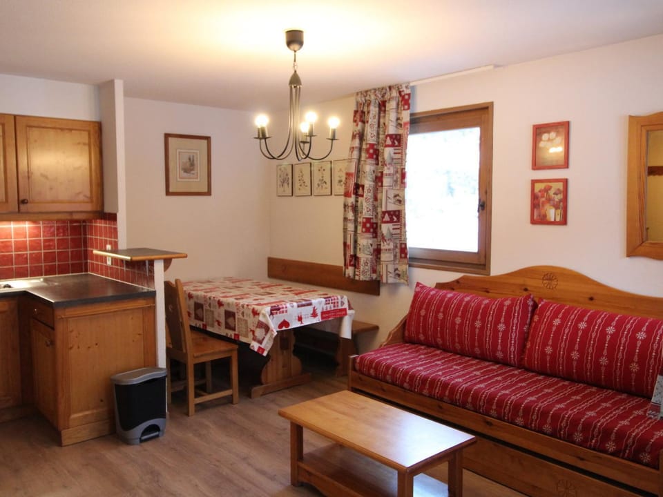 Appartement spacieux à Lanslevillard avec balcon et parking - FR-1-508-51 Apartment in Piedmont
