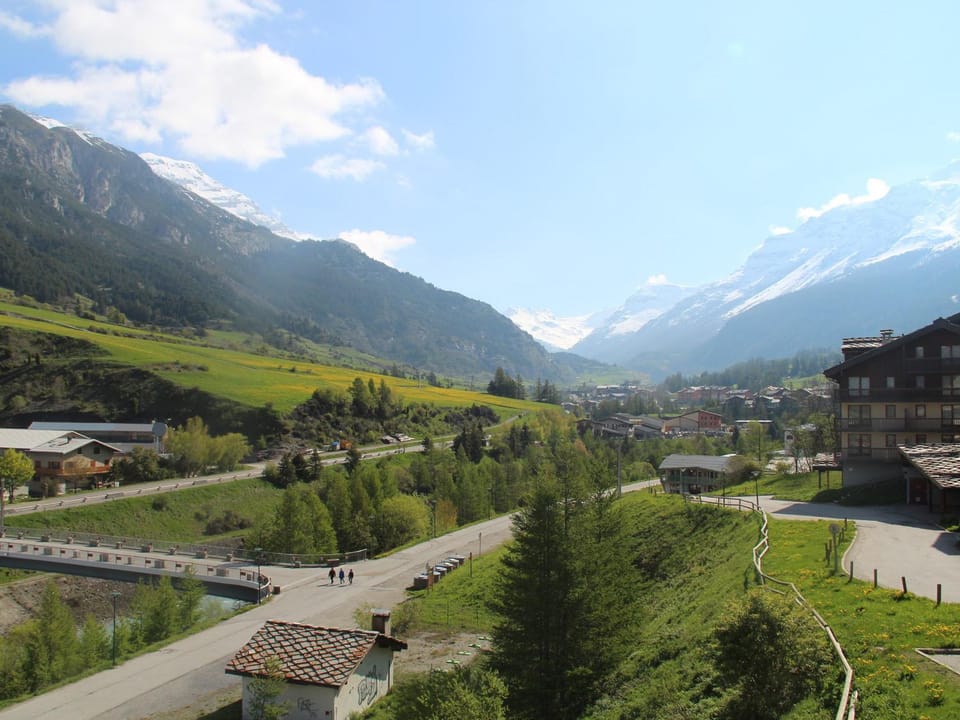 Appart 6 pers avec piscine, skis, ascenseur à Lanslebourg - FR-1-508-93 Apartment in Piedmont