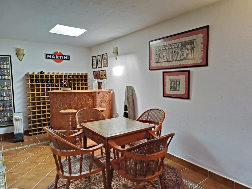 Game Room, Lounge or bar