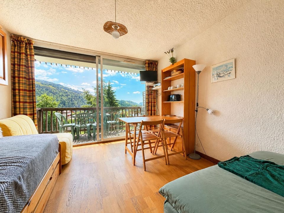 Studio skis aux pieds avec balcon et animaux acceptés - FR-1-505-50 Apartment in Notre-Dame-de-Bellecombe