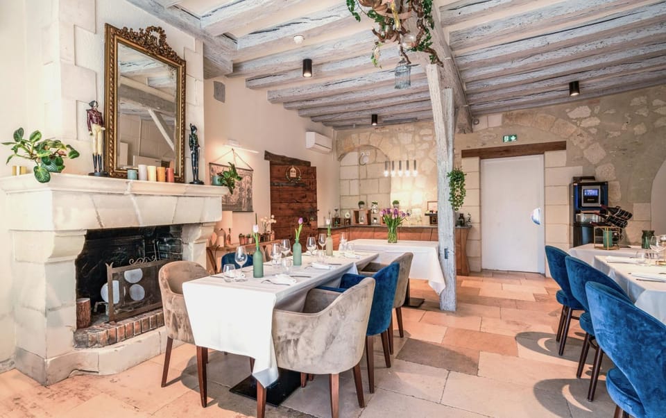 Property building, Restaurant/places to eat, Seating area