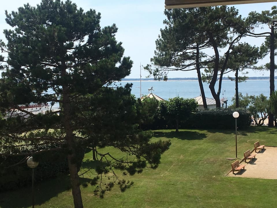 Appartement rénové centre Moulleau avec balcon et parking - FR-1-374-159 Apartment in Arcachon