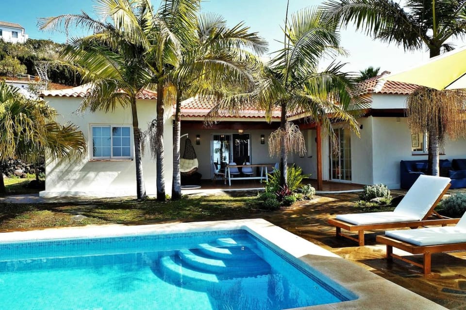 Property building, Swimming pool, Swimming pool
