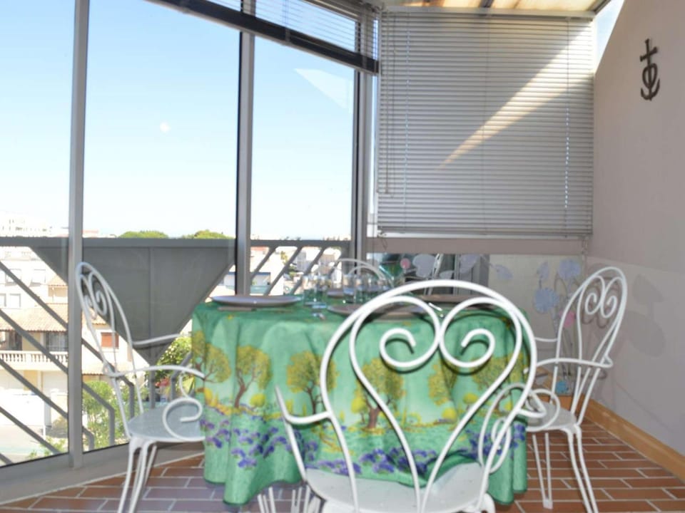 Appartement Climatisé avec Piscine, Proche Plage et Centre, Parking Privé - 4 Couchages - FR-1-250-146 Apartment in Le Grau-du-Roi