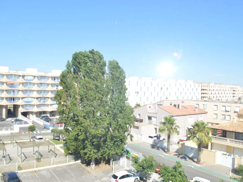 Appartement Climatisé avec Piscine, Proche Plage et Centre, Parking Privé - 4 Couchages - FR-1-250-146 Apartment in Le Grau-du-Roi