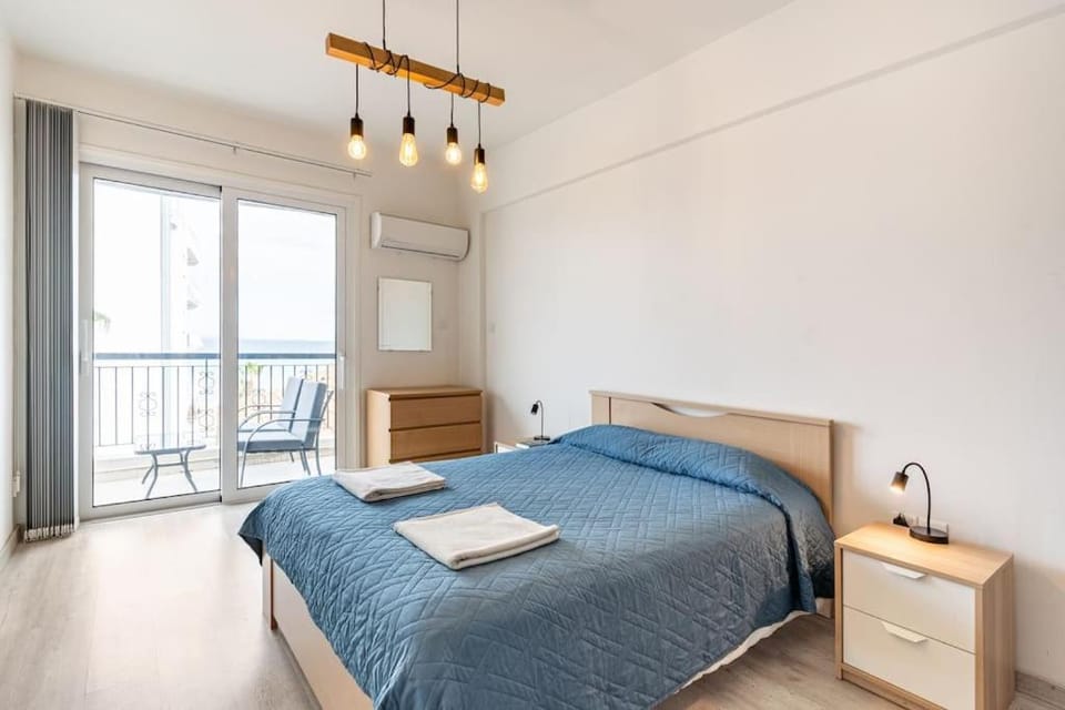 Must Stay - Finikoudes Seaview Apartment in Larnaca