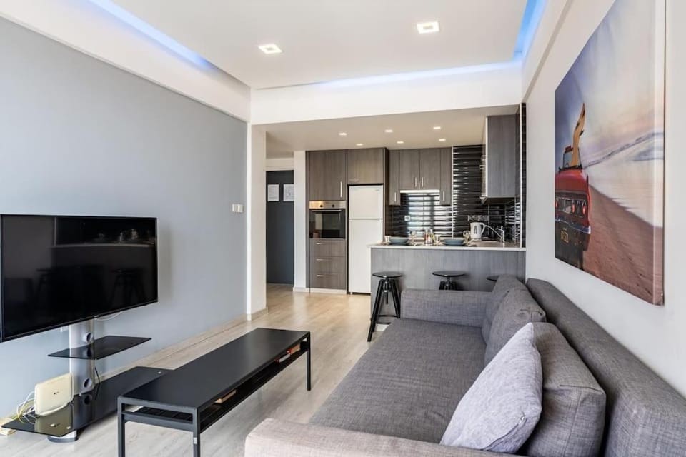Must Stay - Finikoudes Seaview Apartment in Larnaca