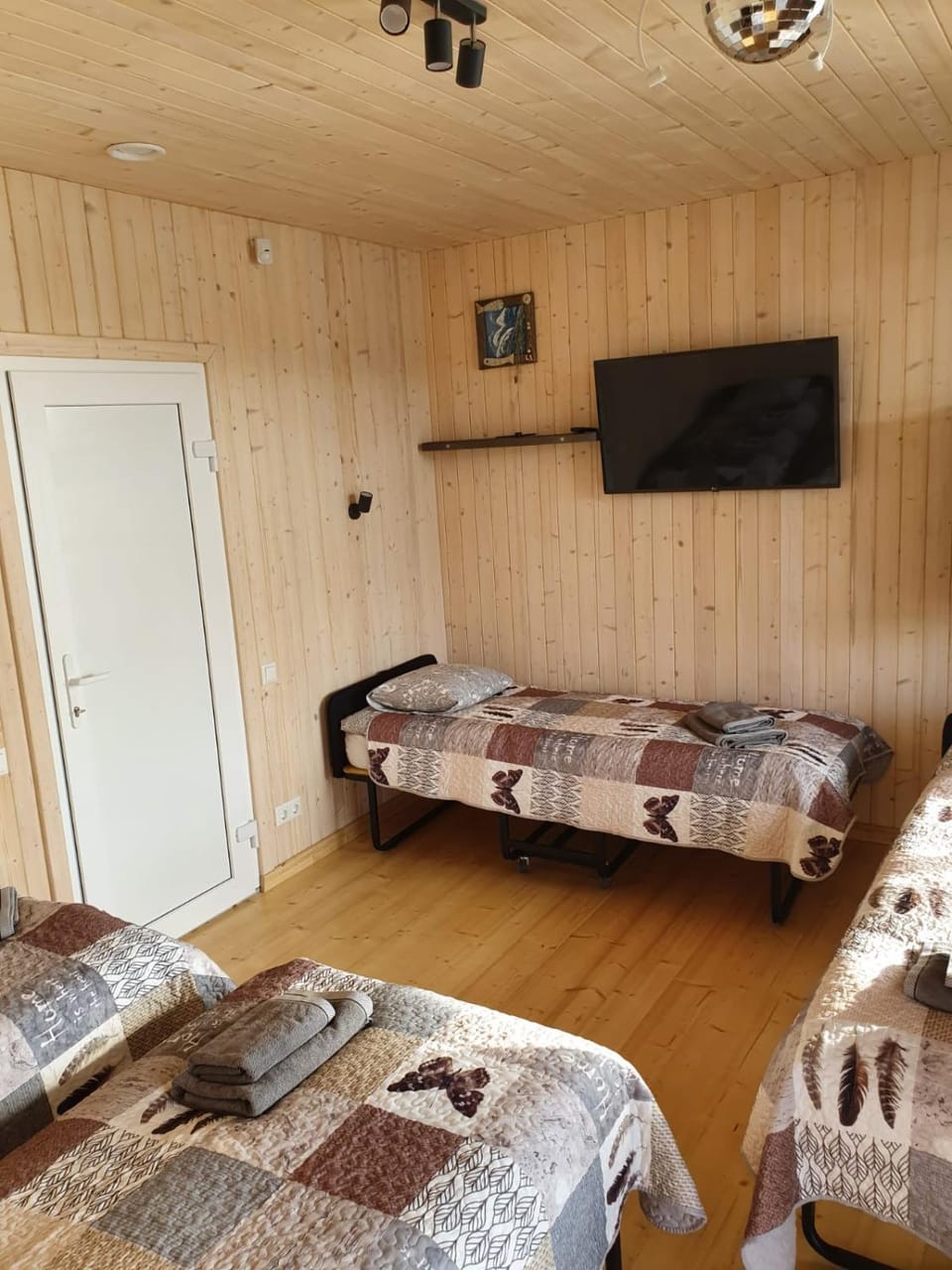 Property building, Bed, Photo of the whole room, Decorative detail