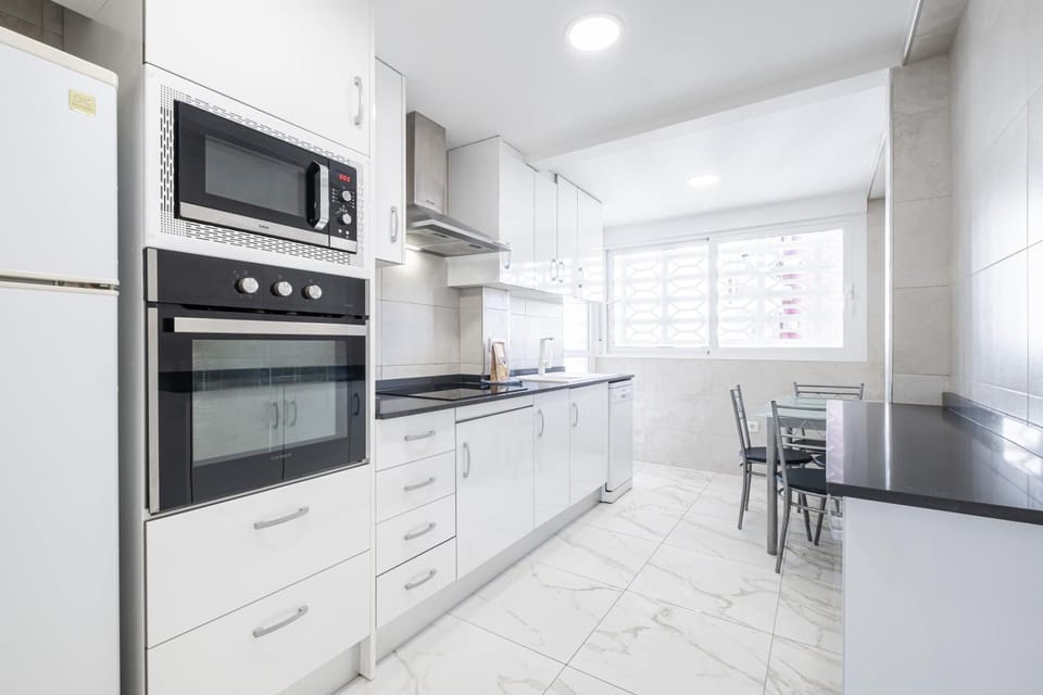 Kitchen or kitchenette, Dining area, dishwasher, minibar, pet friendly, stove, toaster
