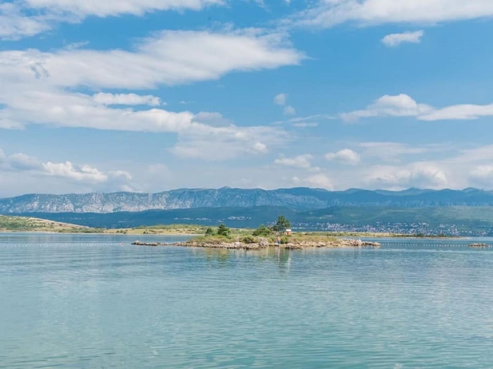 Nearby landmark, Natural landscape