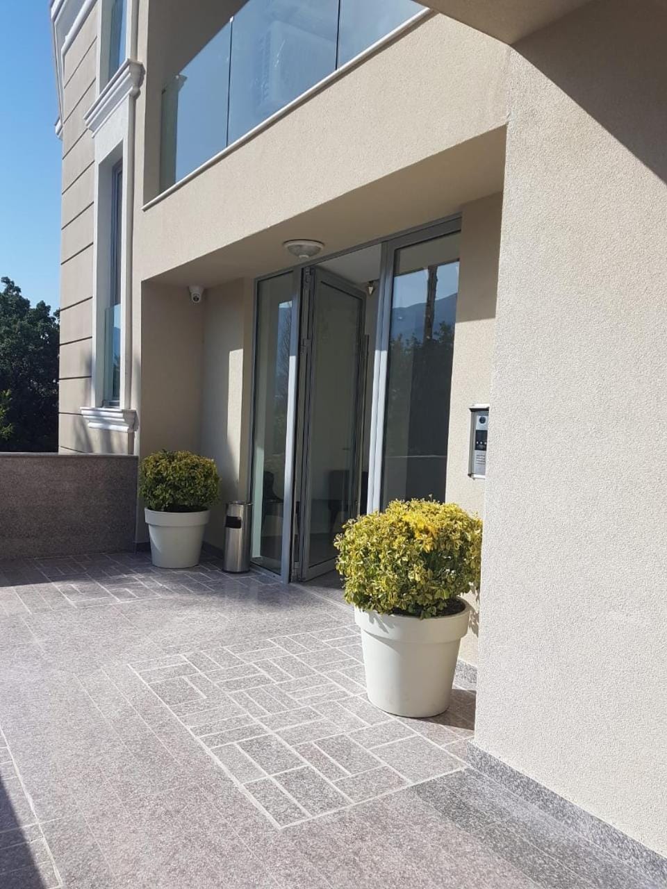 Facade/entrance