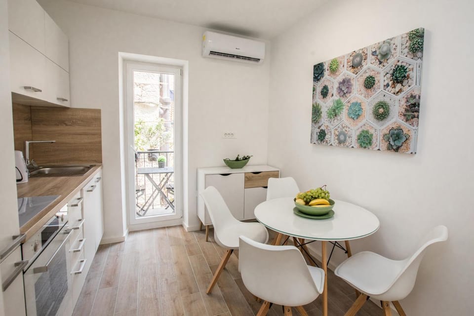 Kitchen or kitchenette, Living room, Dining area