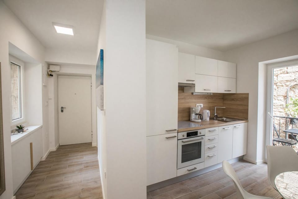 Dining area, Communal kitchen