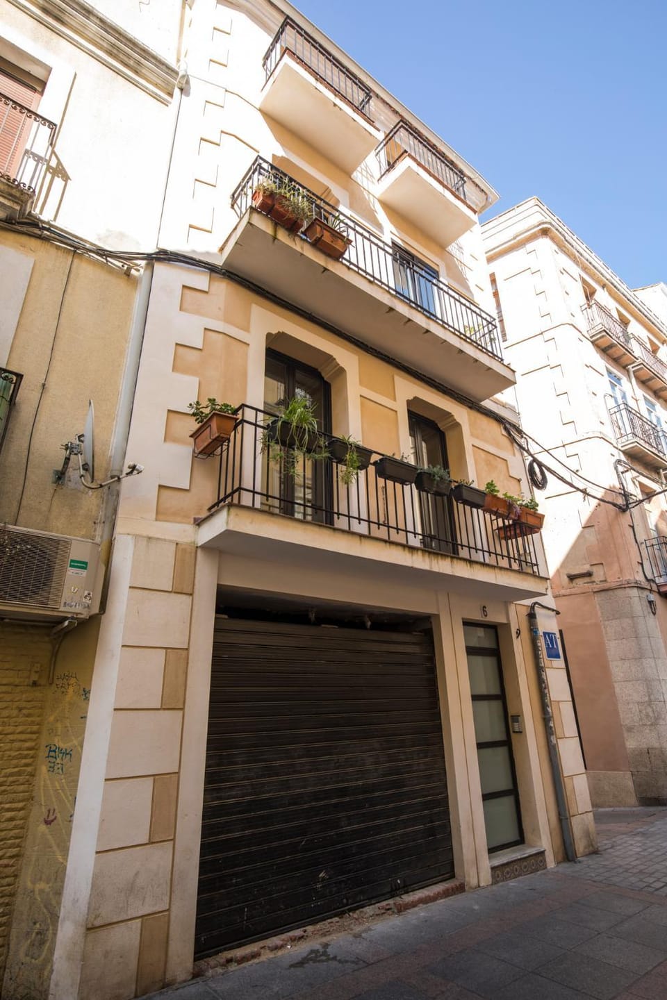 Property building, Facade/entrance