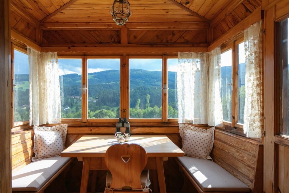 Seating area, Dining area, Mountain view