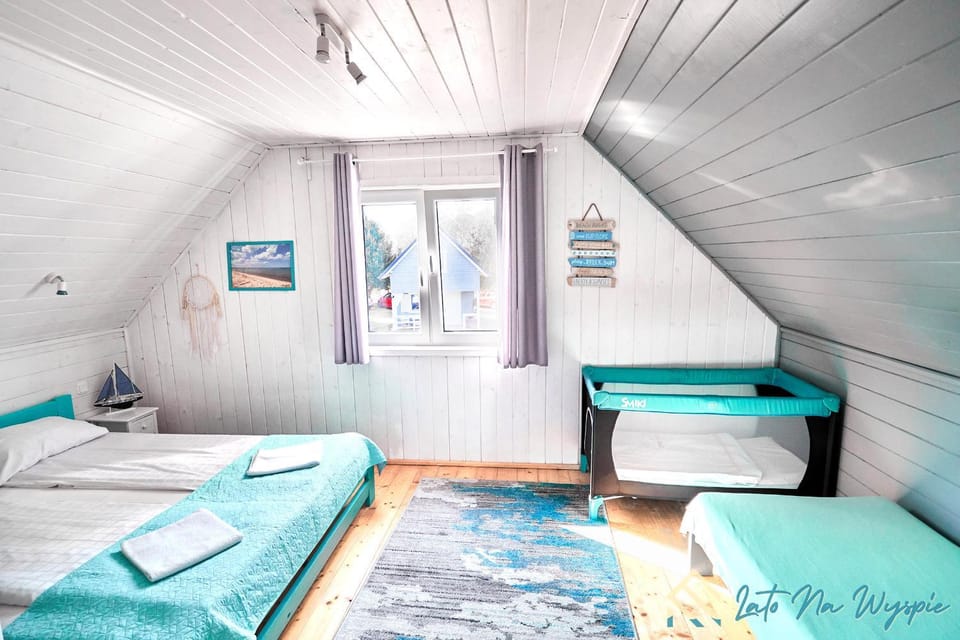 Bed, Photo of the whole room, Bedroom, Garden view, cot