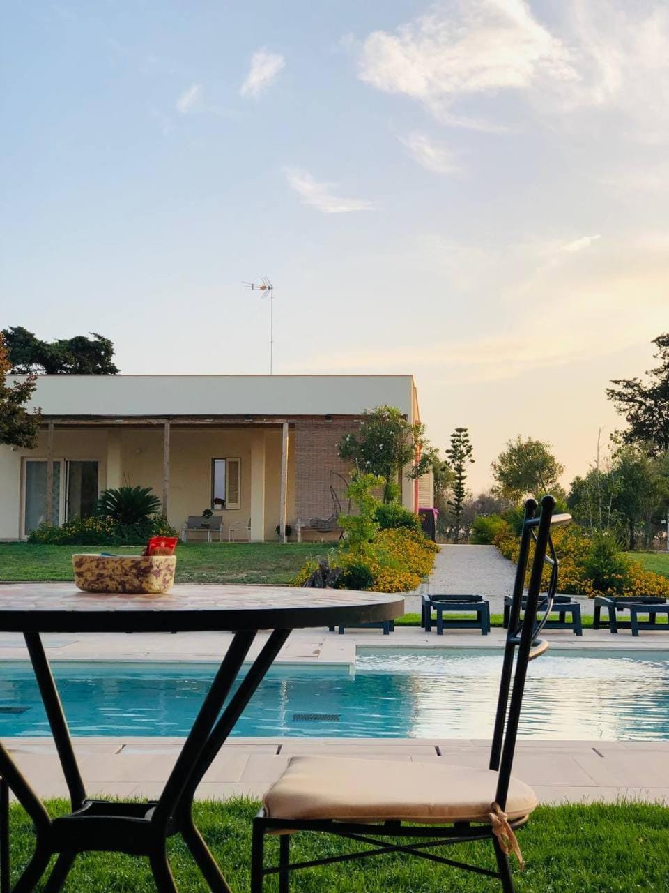 Property building, Restaurant/places to eat, Day, Garden, Garden view, Pool view, Swimming pool, Breakfast, sunbed