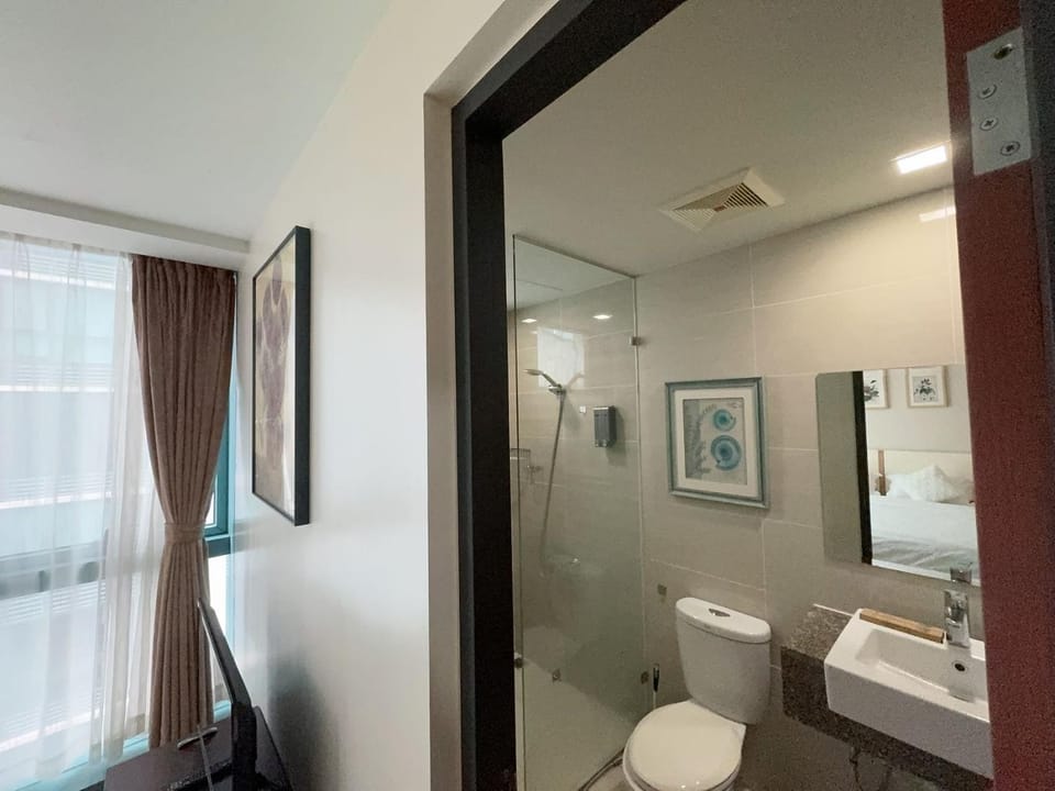 ONE UPTOWN RESIDENCES Apartment in Makati