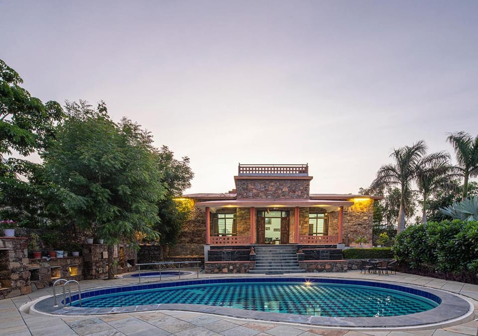 Property building, Balcony/Terrace, Swimming pool, Swimming pool