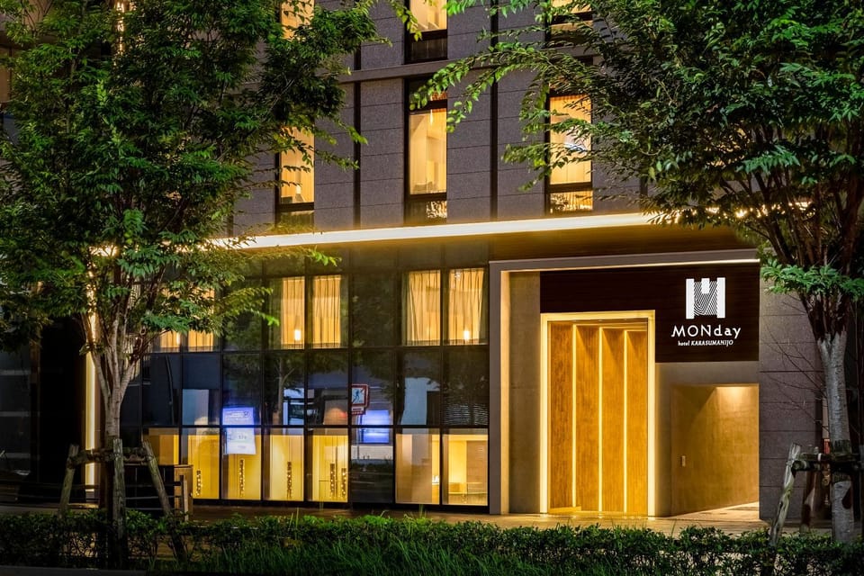 Property building, Facade/entrance, Night