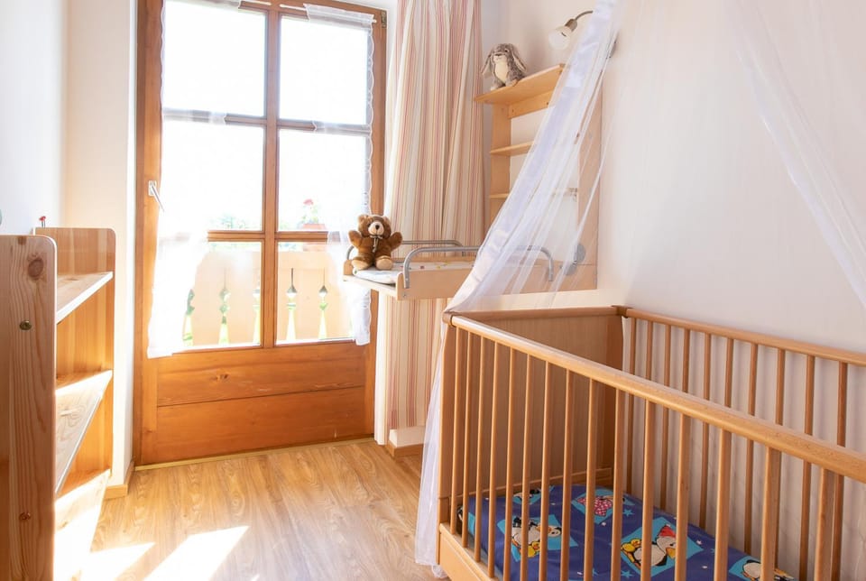 Bed, Photo of the whole room, Bedroom, cot, babysiter
