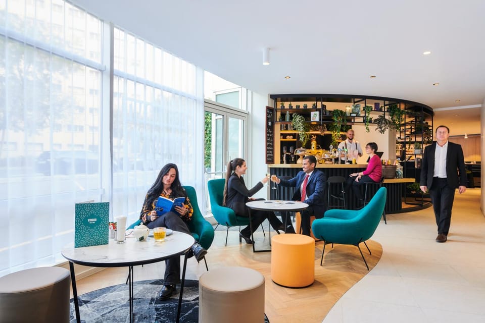 Living room, Lounge or bar, Food and drinks