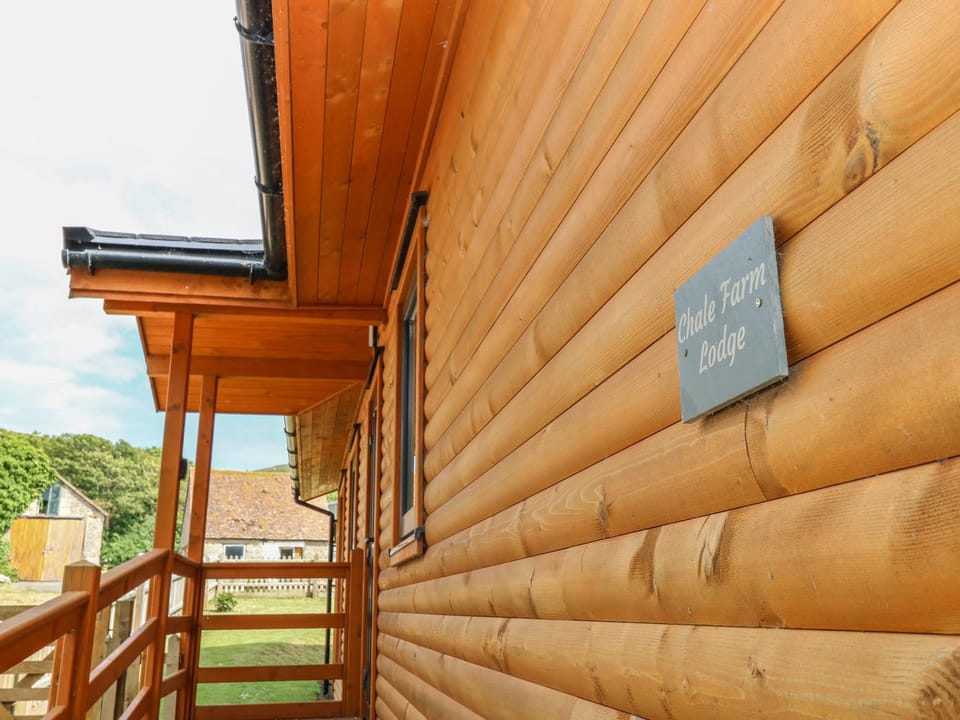 Chale Farm Lodge House in England