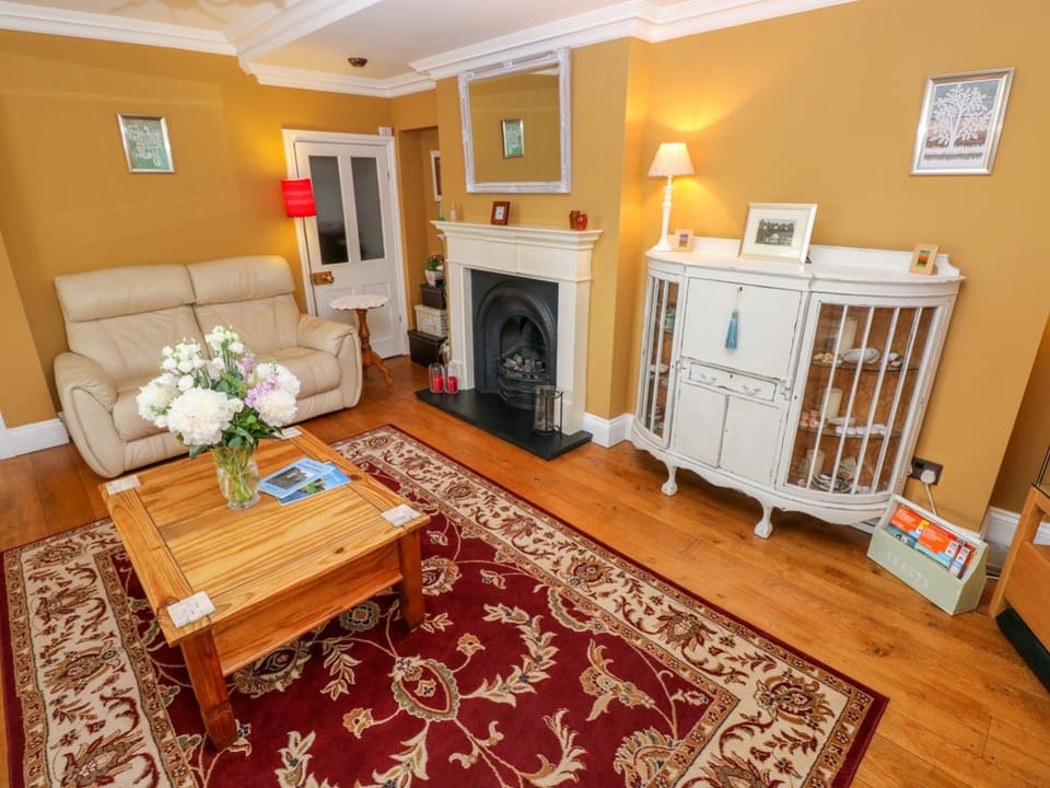 Castle School House House in Ferryside