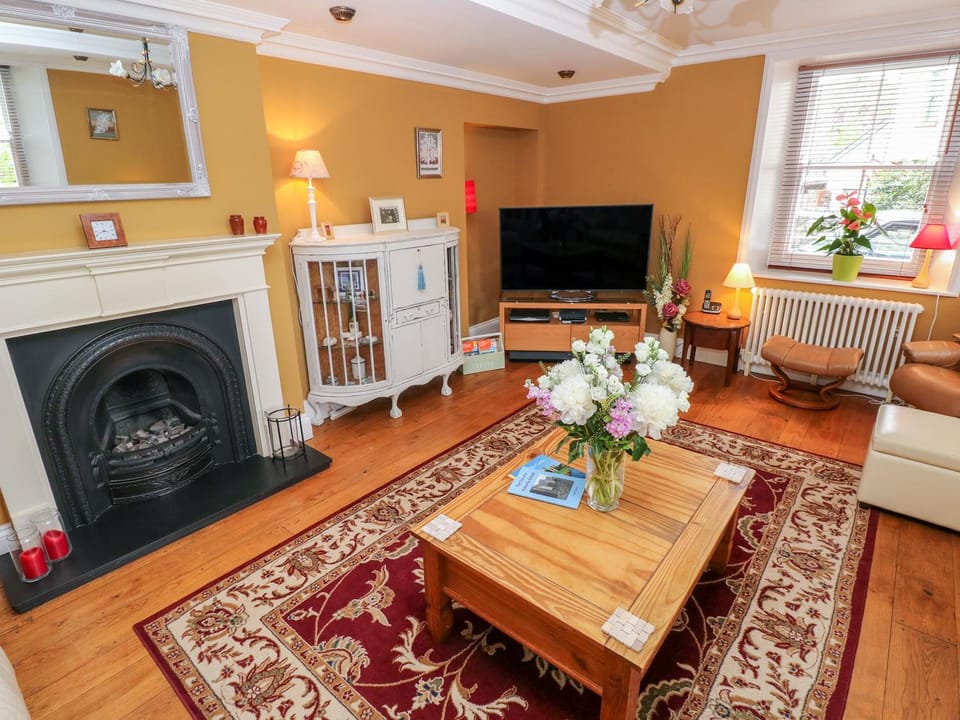 Castle School House House in Ferryside