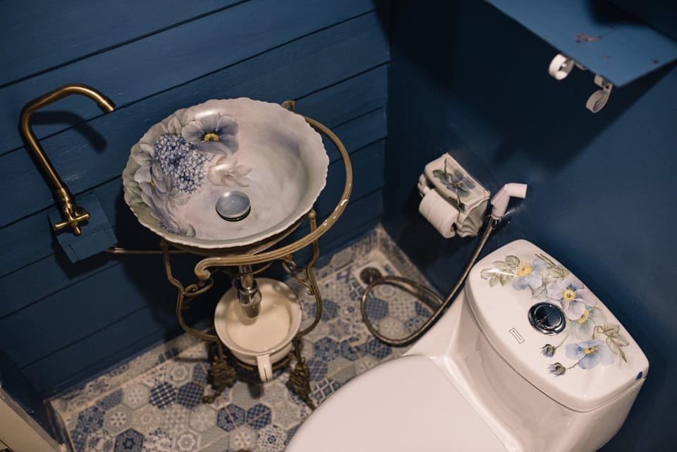 Bathroom, Decorative detail