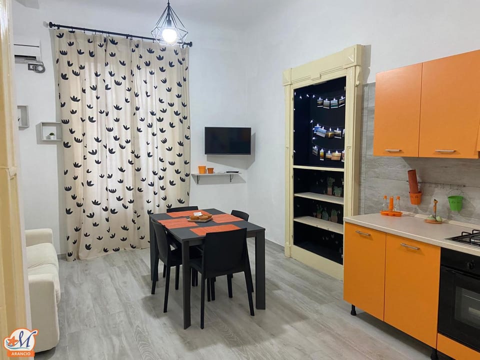 TV and multimedia, Kitchen or kitchenette, Dining area, stove