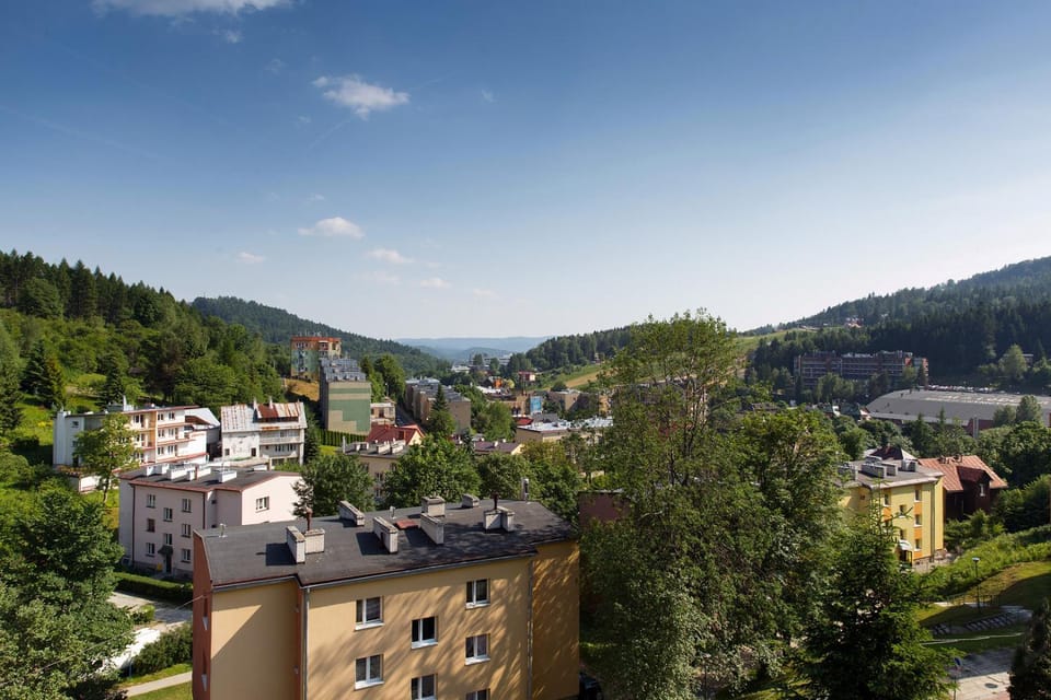 Summer, City view, Landmark view, Mountain view, Street view, Quiet street view