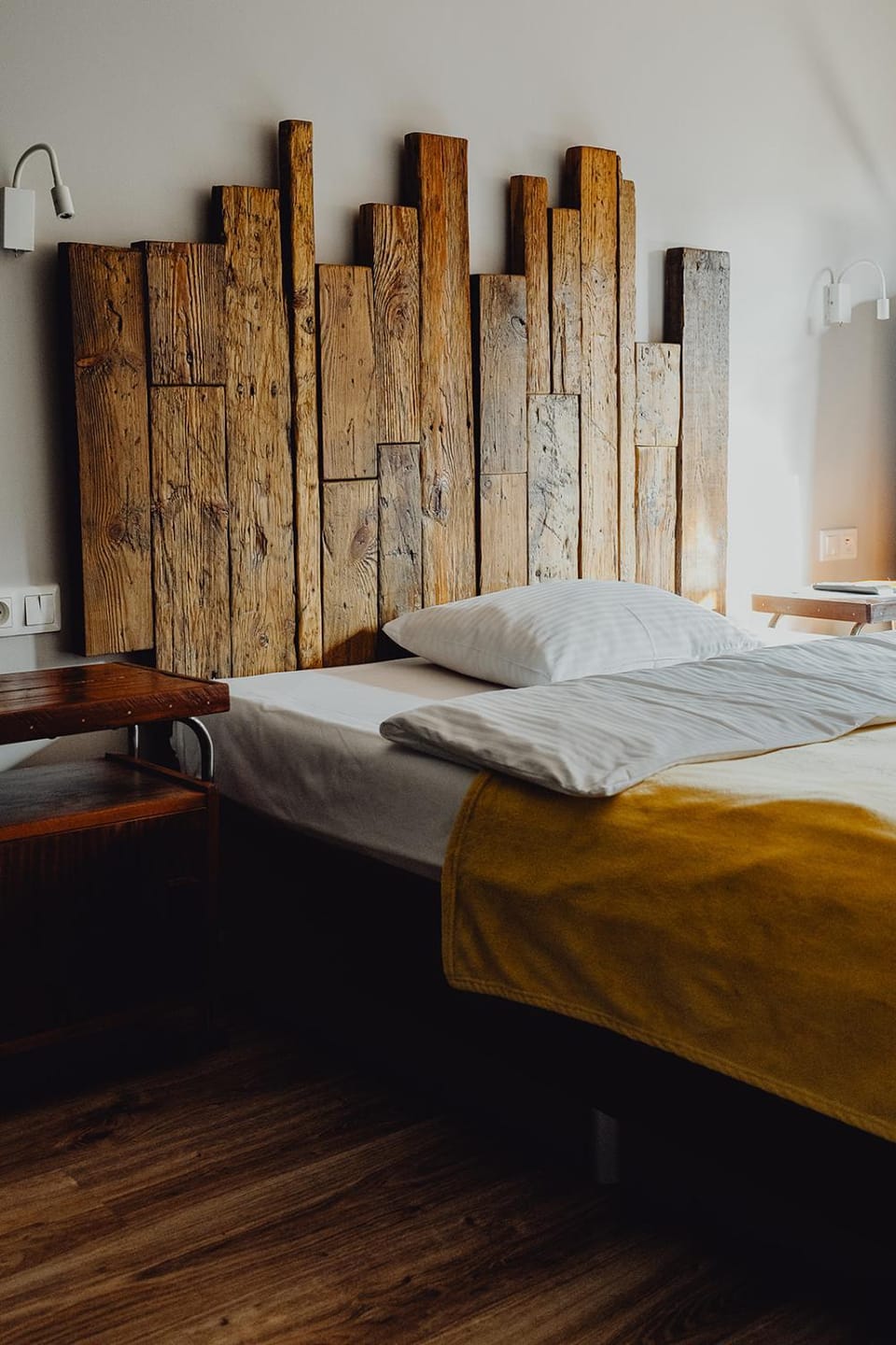 Bed, Other, Other, Other, Photo of the whole room, Decorative detail, Decorative detail, Seating area, Bedroom, towels, towels