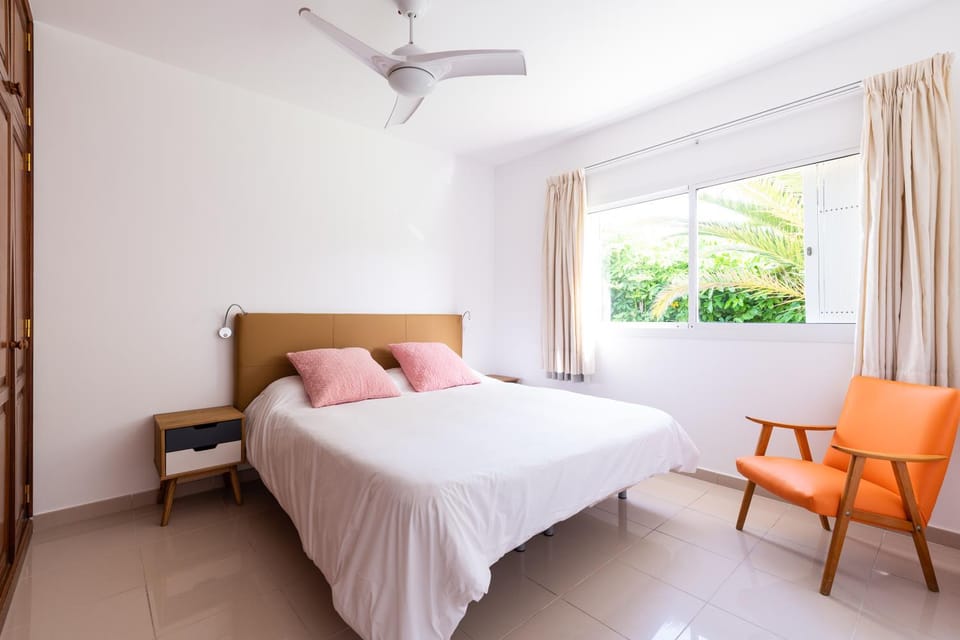 Bed, Bedroom, fireplace
